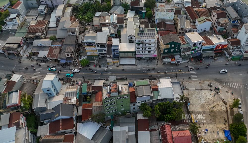 Ghi nhận đến đầu tháng 4.2026, dự án vẫn chưa được triển khai, nguy cơ ảnh hưởng nghiêm trọng tiến độ. Chủ đầu tư cảnh báo sẽ áp dụng chế tài, thậm chí chấm dứt hợp đồng nếu tình trạng chậm trễ kéo dài. 