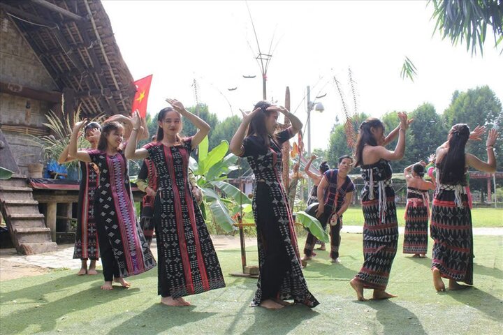 The Village of Culture - Tourism of Vietnamese Ethnic Groups has many attractive activities that will take place in April. Photo source: Village of Culture and Tourism of Vietnamese Ethnic Groups