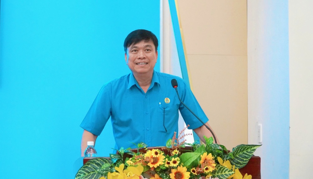 Chủ tịch LĐLĐ tỉnh An Giang Đỗ Trần Thịnh phát biểu tại hội nghị. Ảnh: Nam Phương