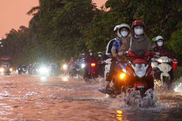 Nước ngập tại KCN Tân Phú Thạnh (ảnh chụp năm 2023). Ảnh: Tạ Quang