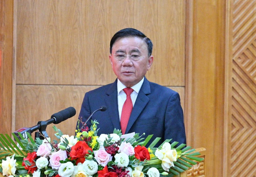 El miembro del Buró Político, Secretario Permanente del Secretariado Trần Cẩm Tú, Secretario del Comité del Partido de las agencias del Partido Central, propuso que los comités del partido se centren en organizar y consolidar los comités del partido y las organizaciones del partido dentro de las agencias y unidades. Foto: Kim Thanh