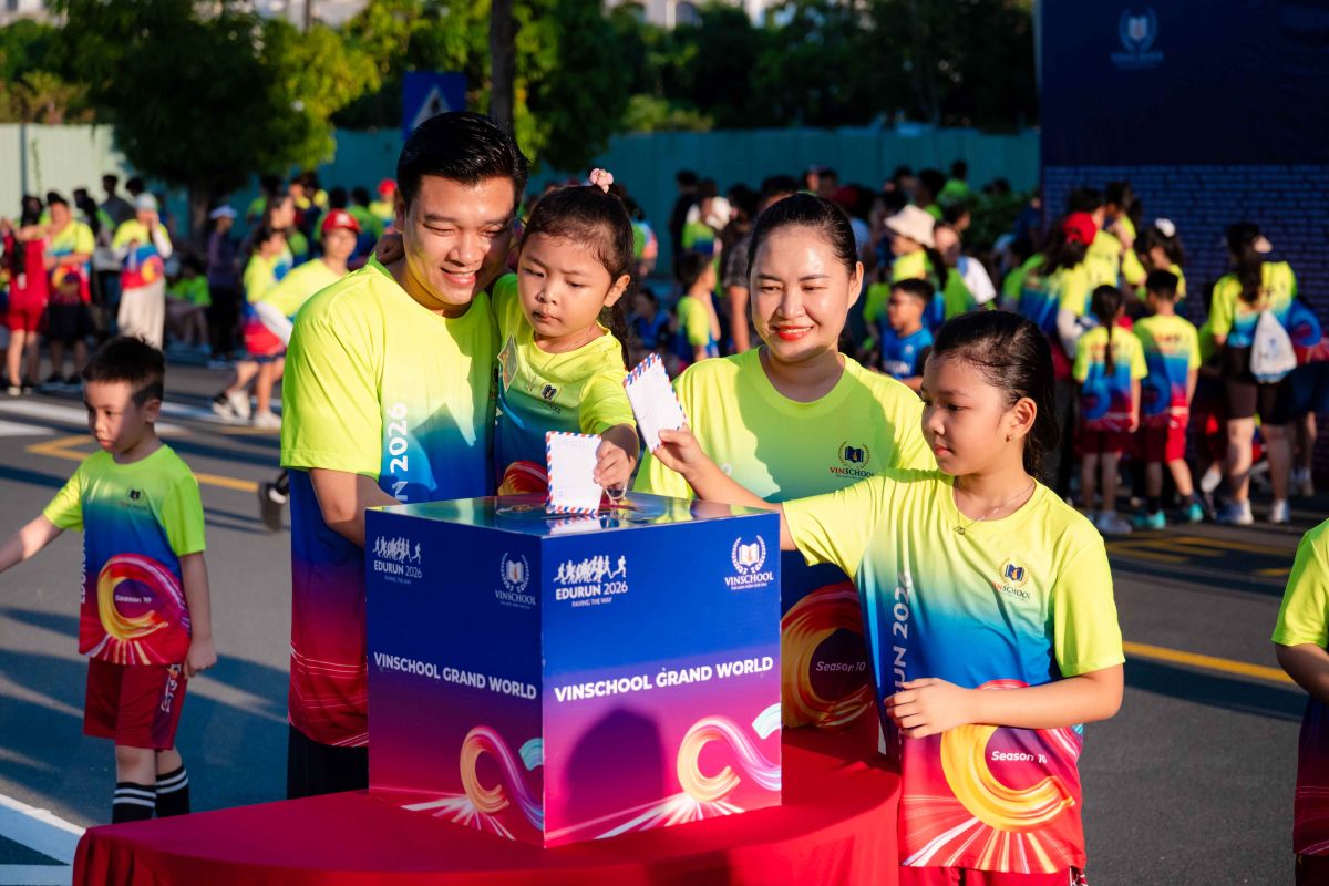 Chương trình luôn duy trì kết nối rèn luyện thể chất với hành động vì cộng đồng, qua đó hình thành ở học sinh năng lực tự chủ, tinh thần sẻ chia và ý thức trách nhiệm xã hội.