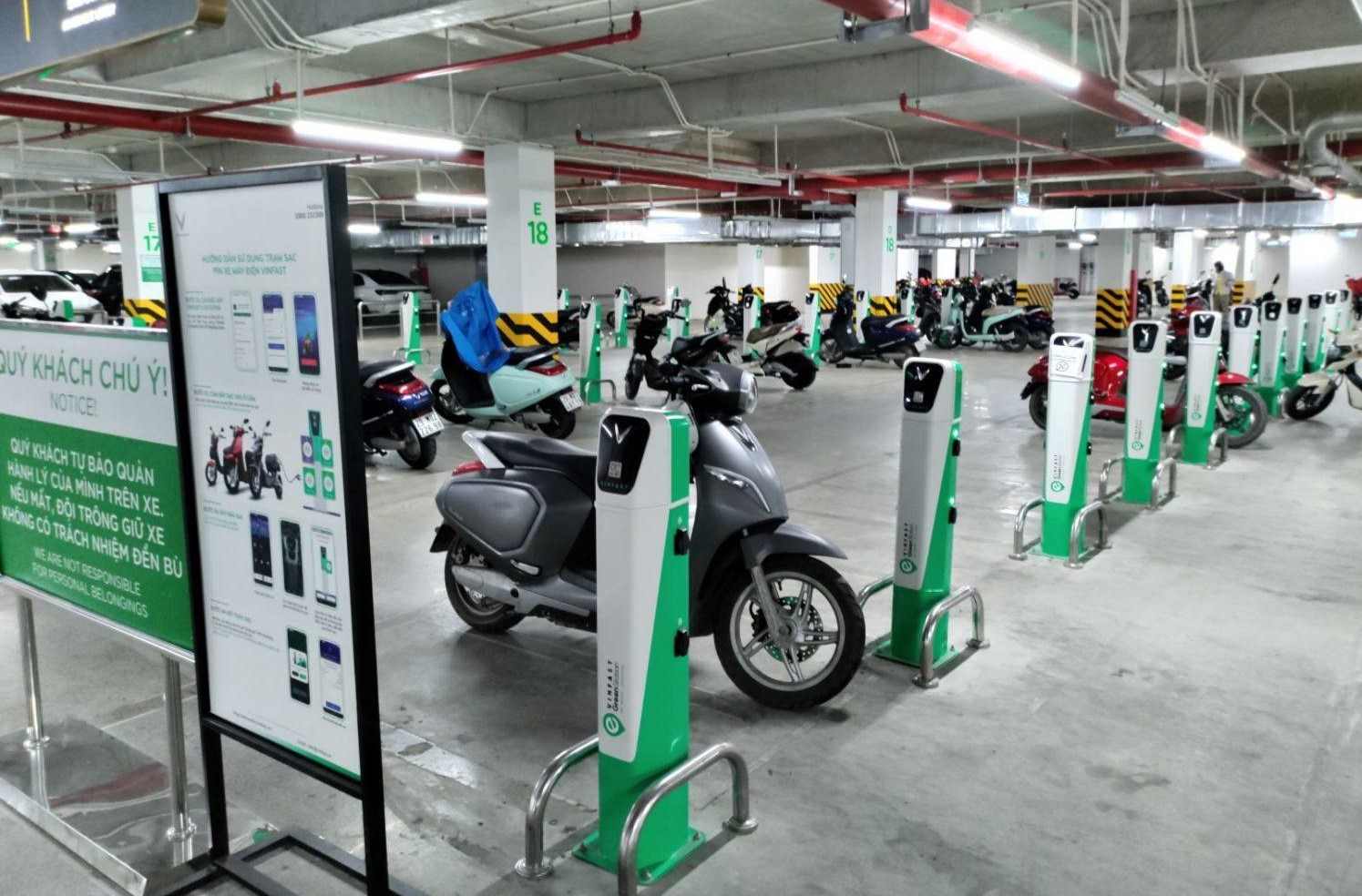 Charging stations for electric cars and motorbikes are appearing more and more in Da Nang. Photo: Tra Ban