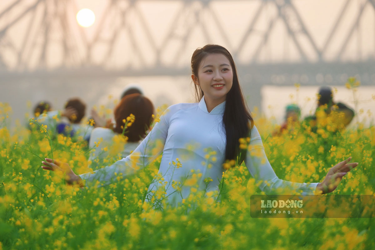 Skin and hair care during a trip helps you enjoy a comfortable vacation. Photo: Minh Chau