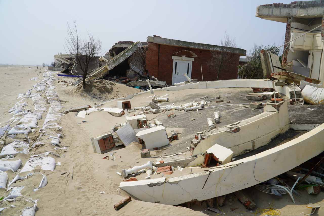 スアンタンサービスエリアとゲストハウスの一連の別荘が倒壊してから半年が経過しましたが、現在まで復旧していません。写真:チャン・トゥアン