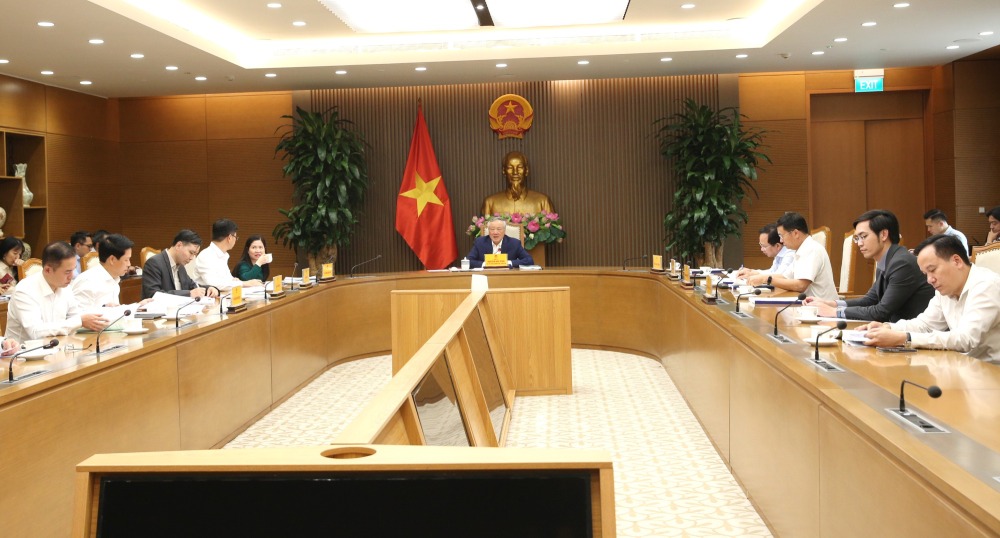 Cuộc họp thảo luận về nhiều nội dung quan trọng, trong đó có chế độ tiền lương, chế độ chính sách, tuyển dụng của Trung tâm Tài chính quốc tế. Ảnh: VGP