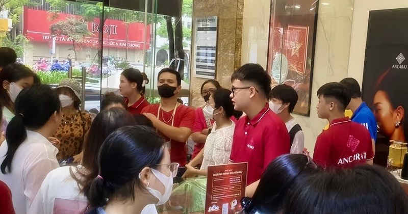 Giá bạc trong nước tăng, nhiều người tìm mua