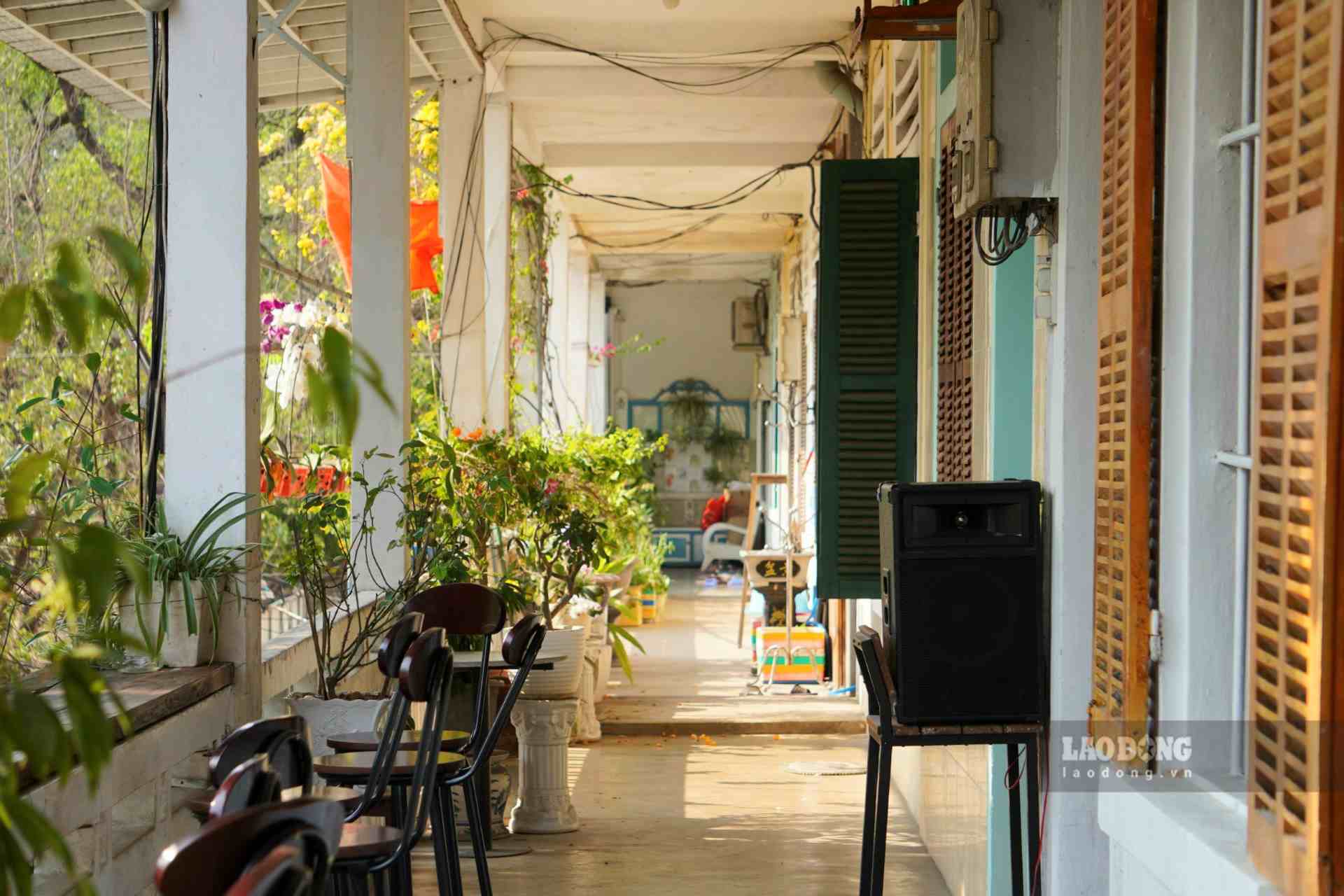 Hành lang tầng 2 của gác Trịnh. Ảnh: Nguyễn Luân.