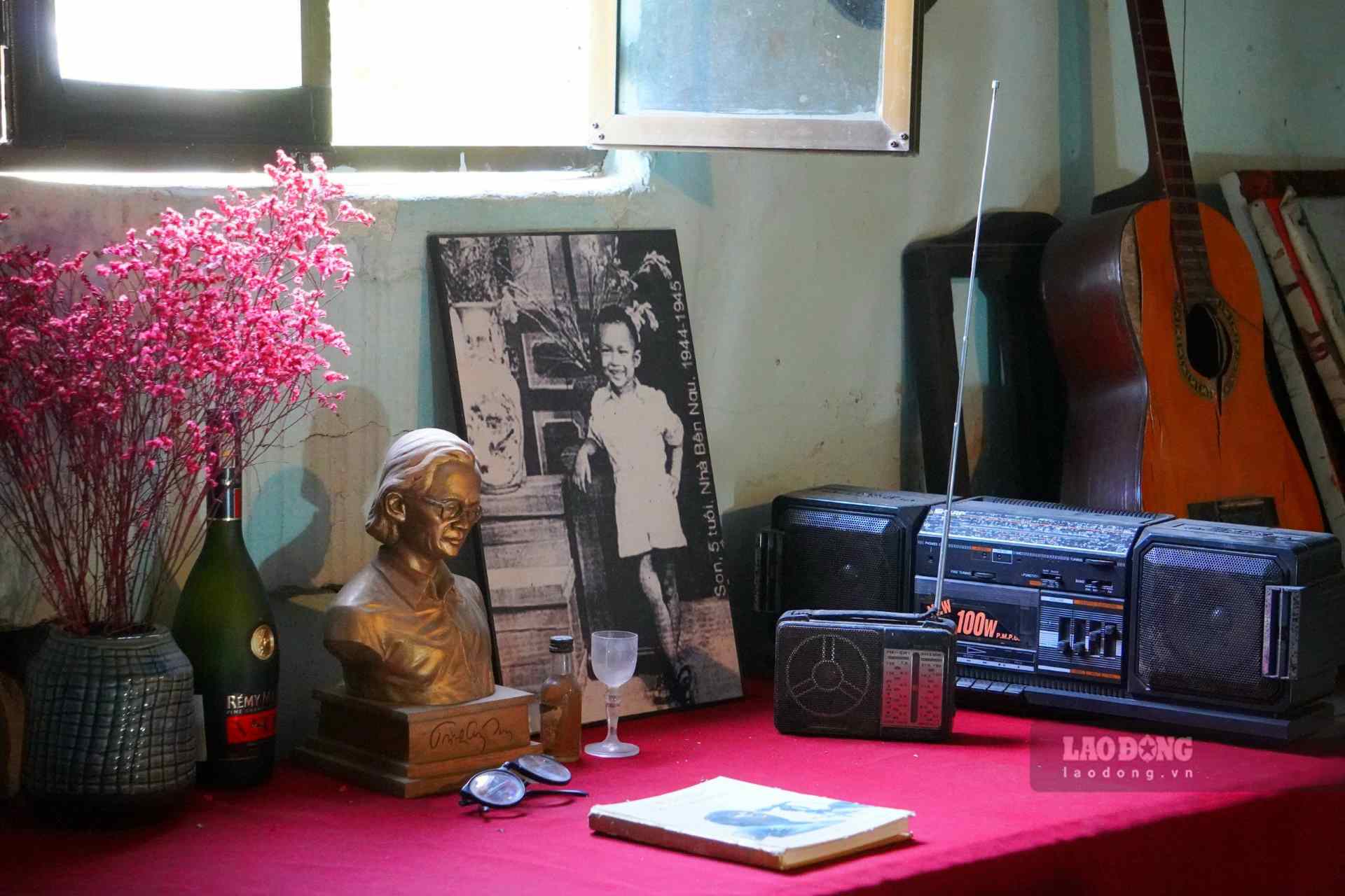 Những kỷ vật gắn bó với âm nhạc của Trịnh Công Sơn. Ảnh: Nguyễn Luân