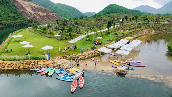 Da Nang encourages visitors to bring personal belongings to reduce plastic waste. Photo: Tran Thi