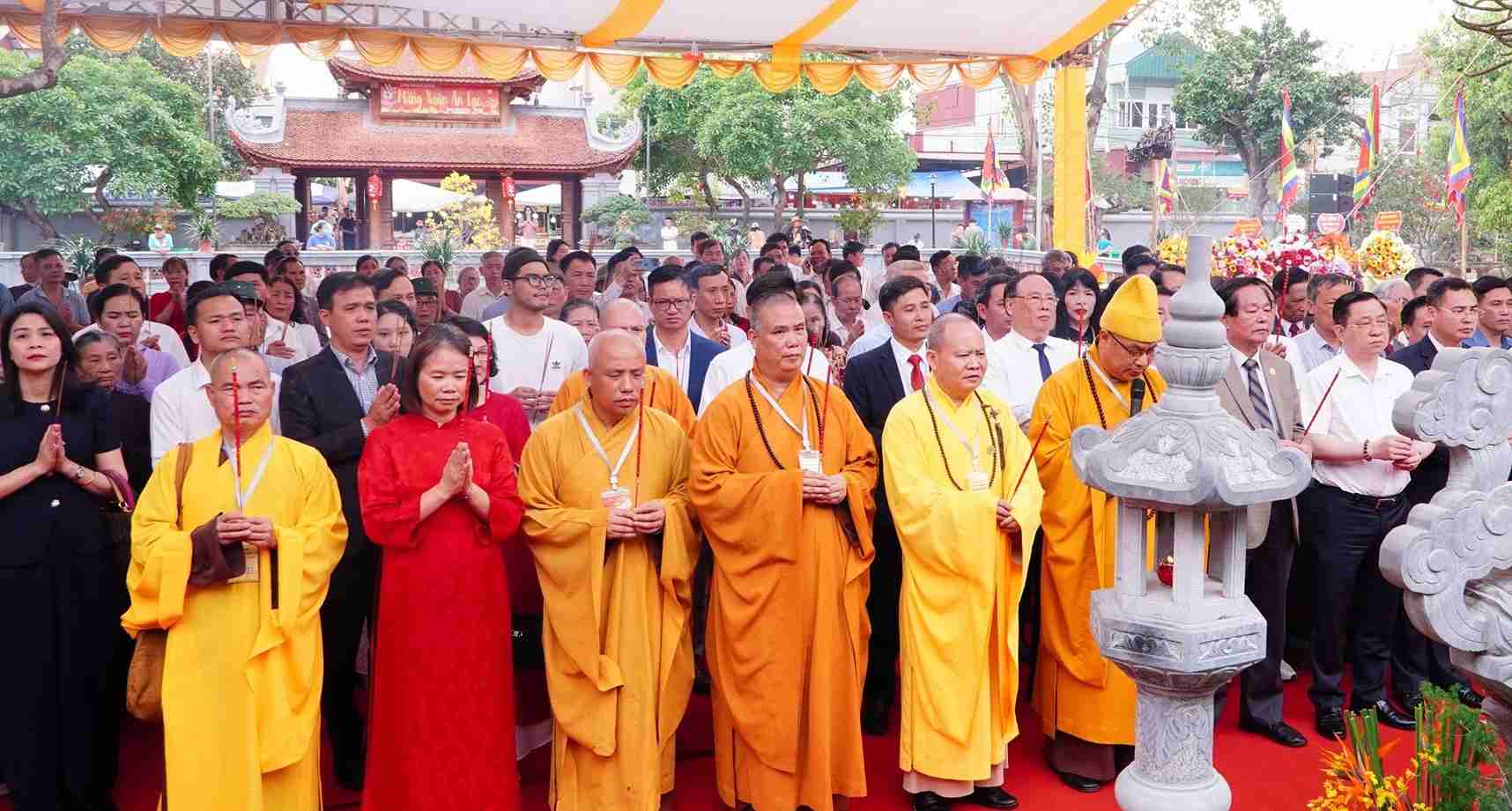 Nghi lễ khai hội truyền thống chùa Giám năm 2026 được tổ chức trang trọng. 