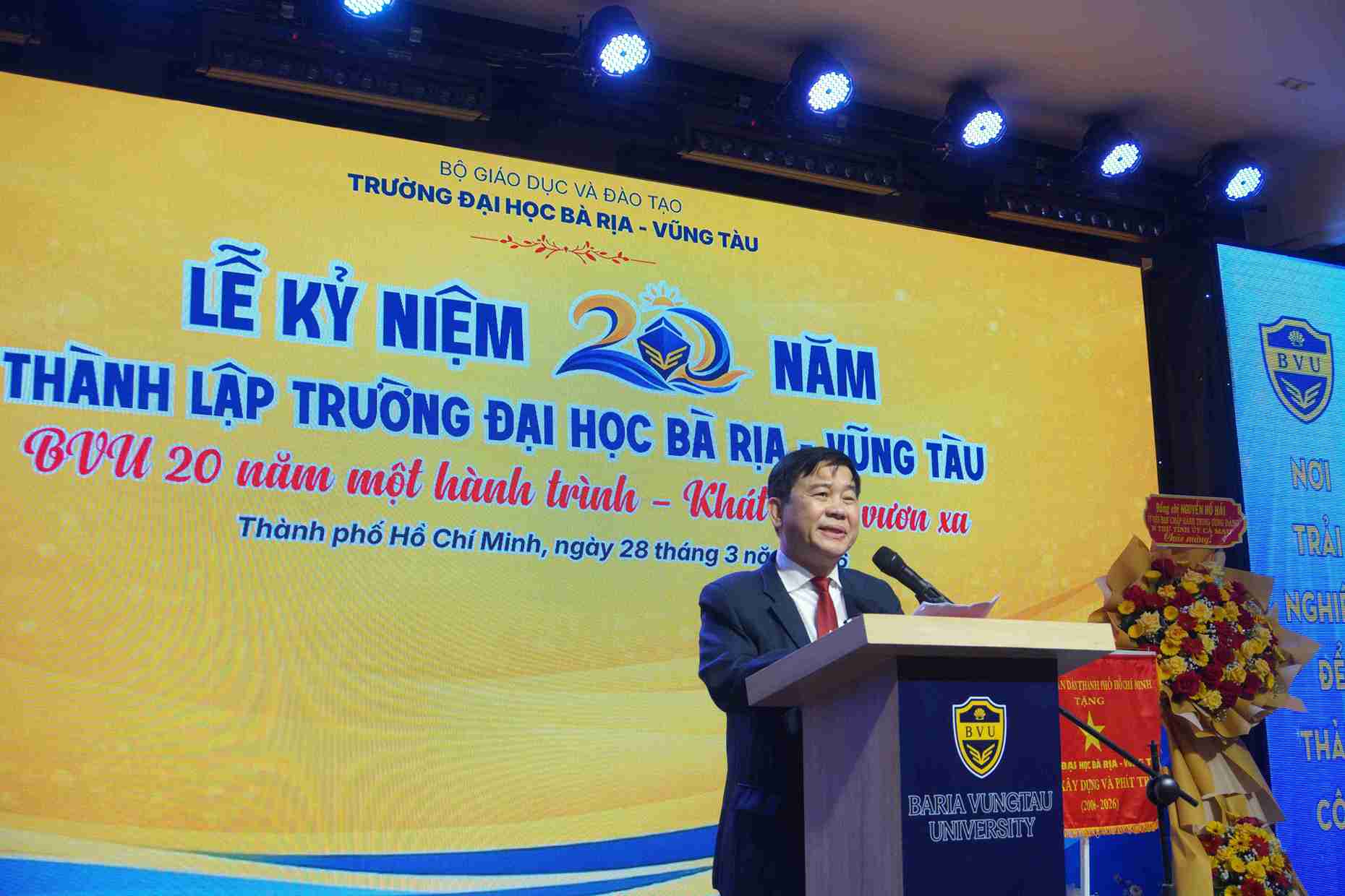PGS.TS Nguyễn Bá Hoàng, Hiệu trưởng BVU, cho biết nhà trường tiếp tục đẩy mạnh nghiên cứu khoa học và tăng cường liên kết doanh nghiệp. Ảnh: Bình Quý 