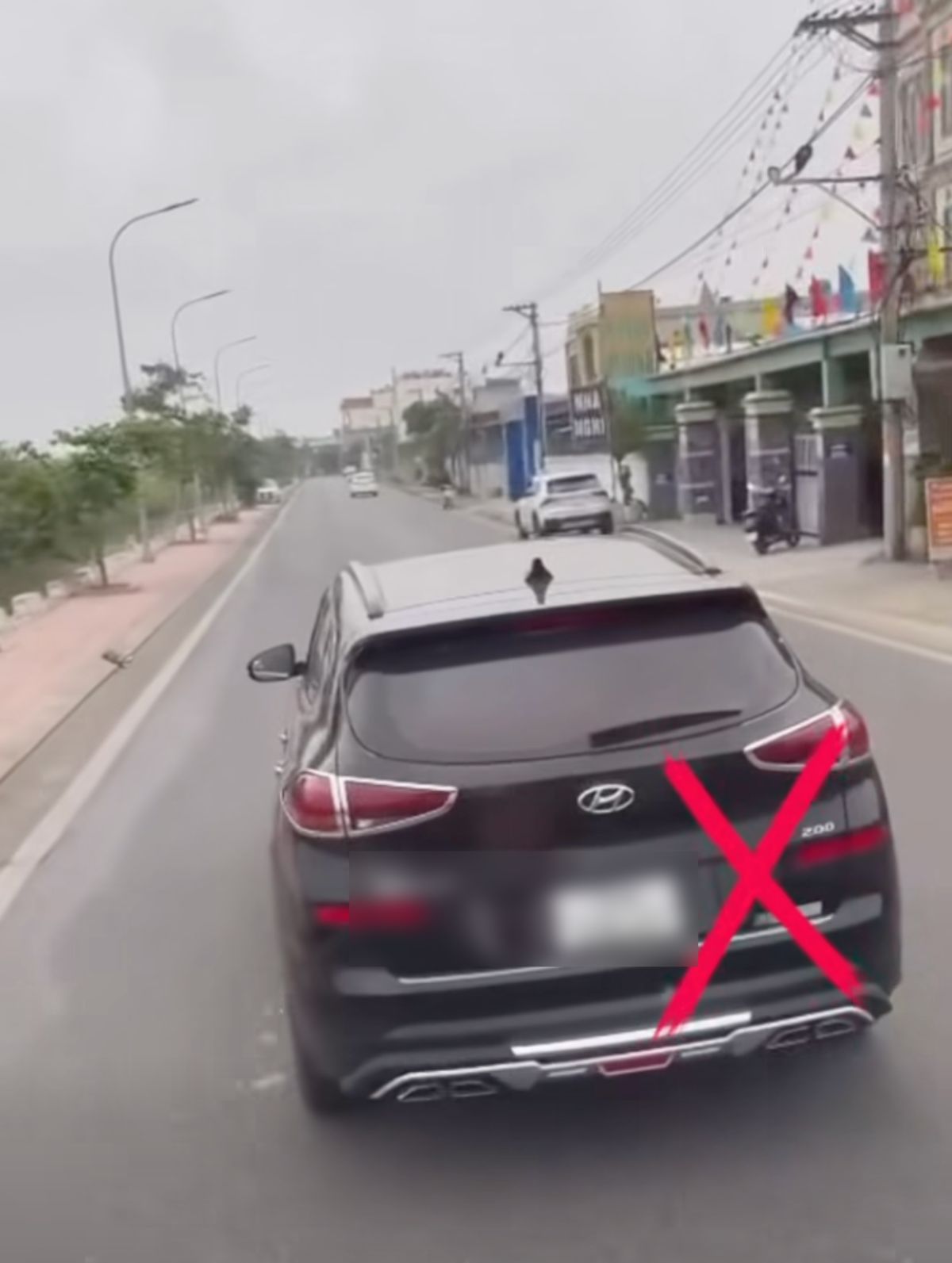 Drivers in Ninh Binh have violations of swerving and zigzagging on the road. Photo: Cut from lip
