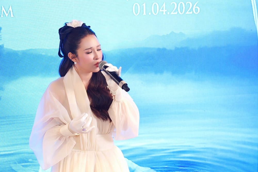 Bảo Trâm thể hiện ca khúc mới “Nước mắt hình nhân“. Ảnh: Nhân vật cung cấp