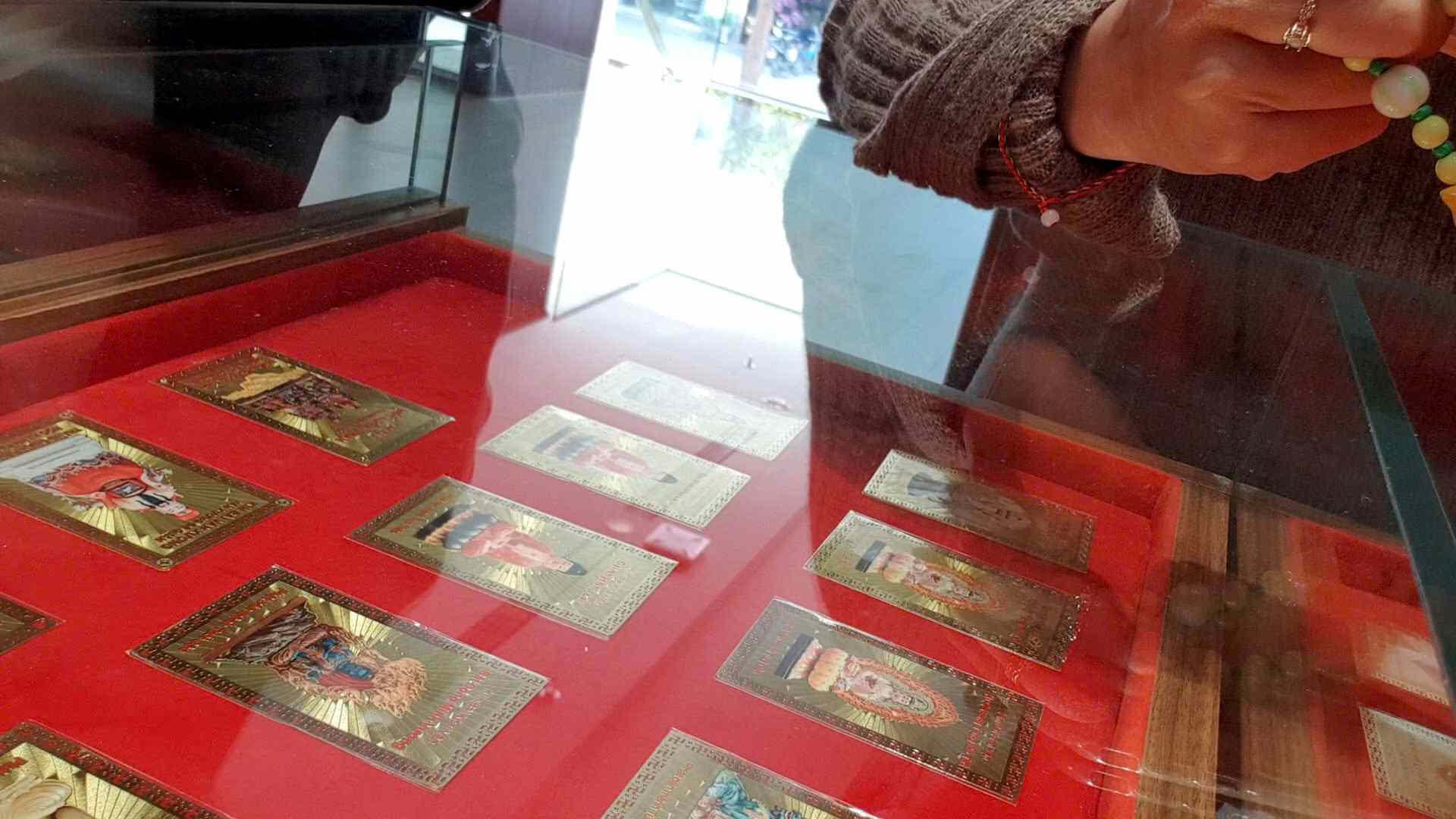 Feng shui items at "Minh Tuan Feng Shui" store. Photo: PV