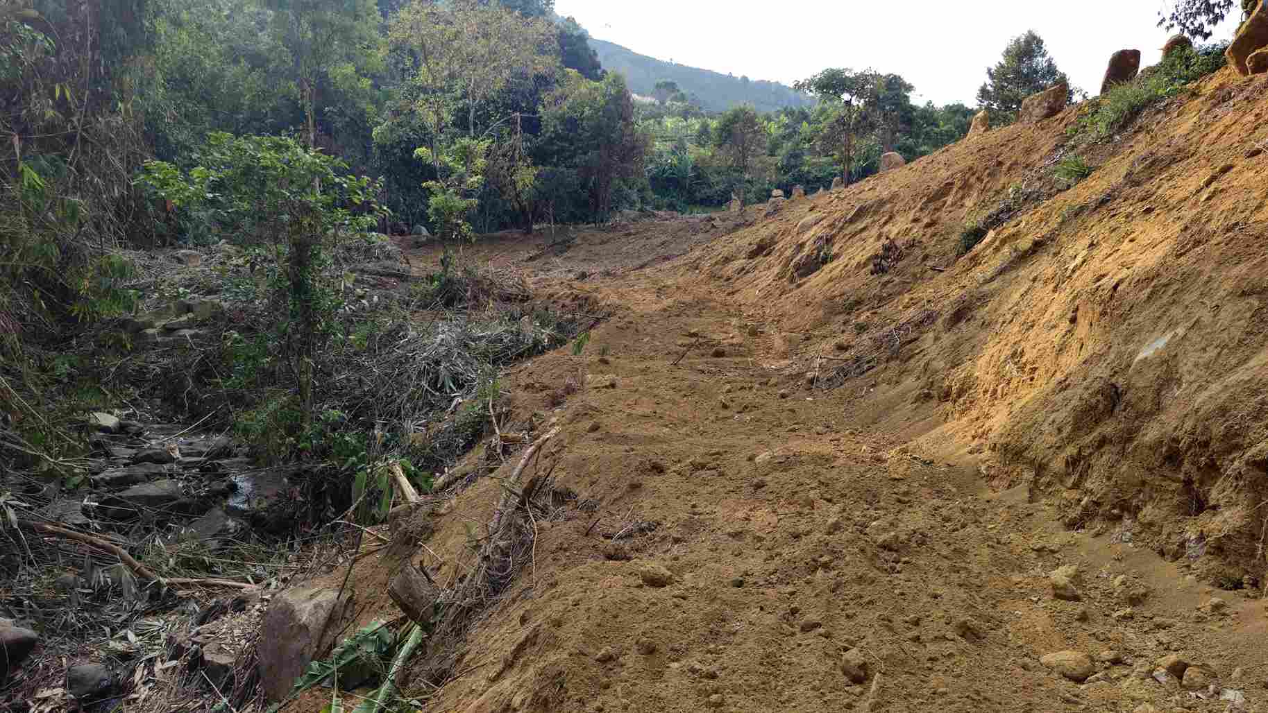 Leveling and excavating area encroaching on natural streams on Bao Loc Pass. Photo: Phuc Khanh