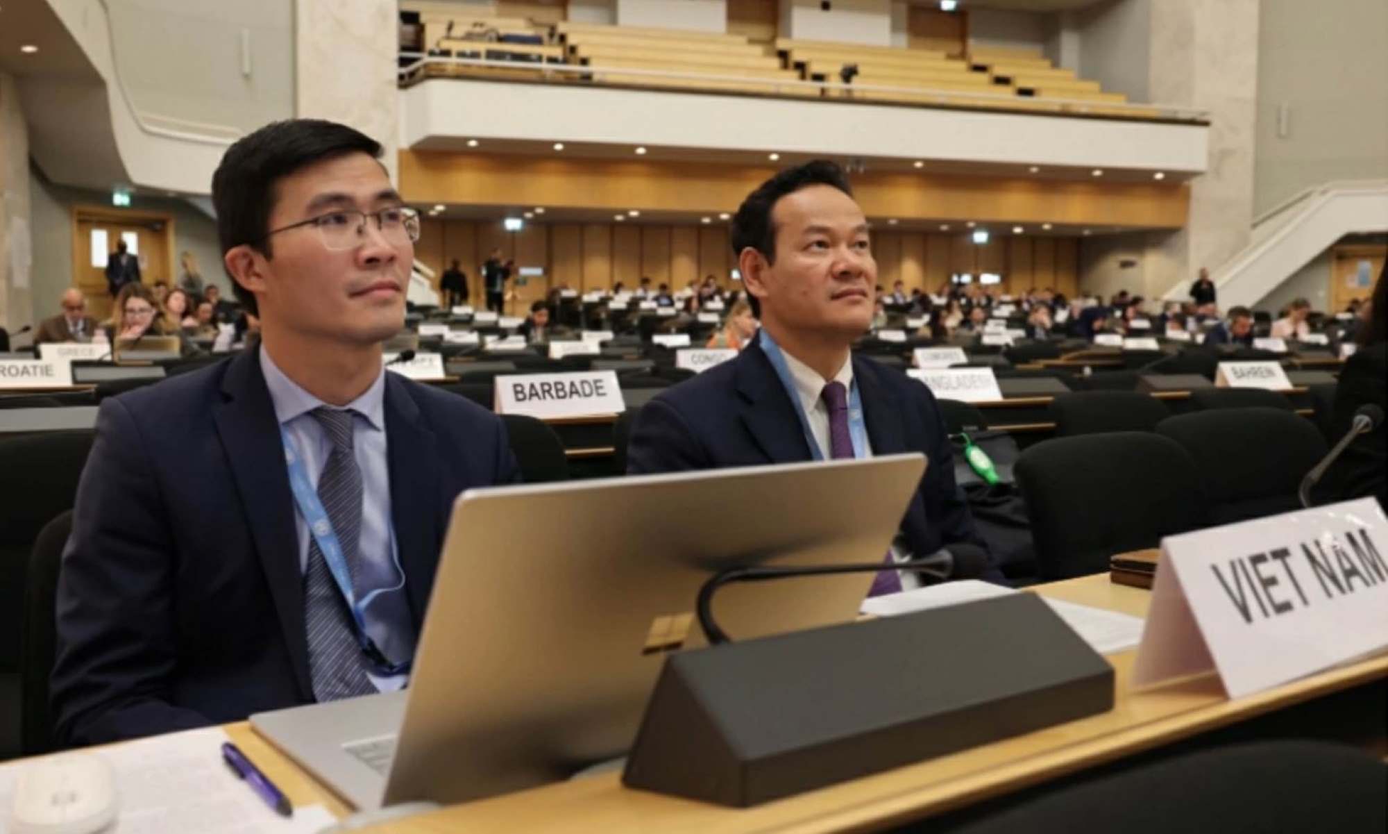 Ambassador Mai Phan Dung (right) - Head of the Vietnamese Delegation to the United Nations, World Trade Organization and other international organizations in Geneva - attends the High-Level Session and the 61st Session of the United Nations Human Rights Council. Photo: VNA