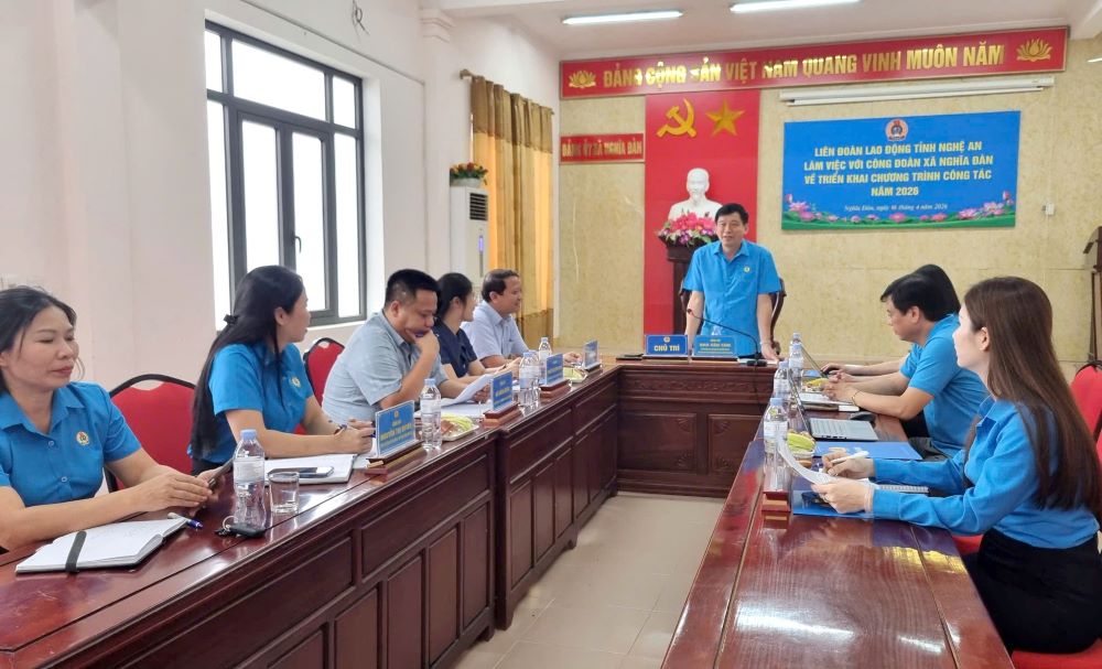 The Provincial Labor Federation works with the Nghia Dan Commune Trade Union to orient activities and improve the quality of care for union members and workers. Photo: Nghe An Trade Union