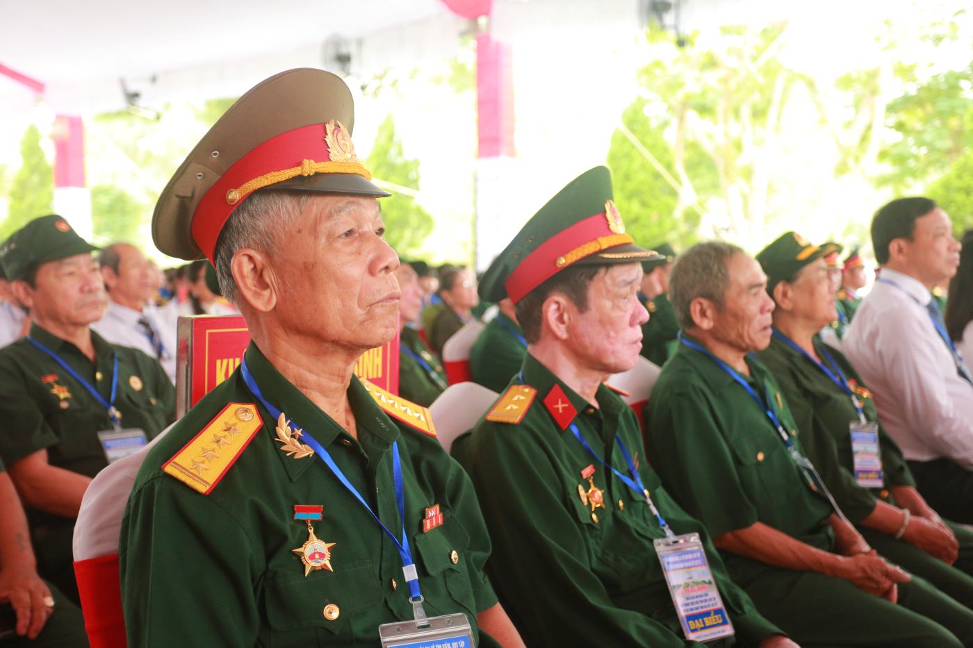 Các cựu chiến binh tham dự lễ phát động “Chiến dịch 500 ngày đêm đẩy mạnh thực hiện tìm kiếm, quy tập và xác định danh tính hài cốt liệt sĩ”. Ảnh: Hưng Thơ