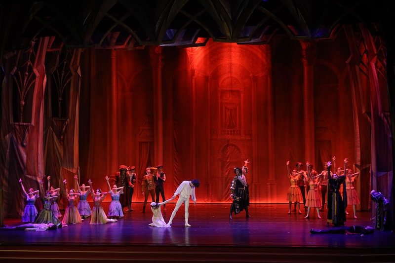 ダナンのチュンブオン劇場でのバレエ「ロミオとジュリエット」。写真:チャン・ティ