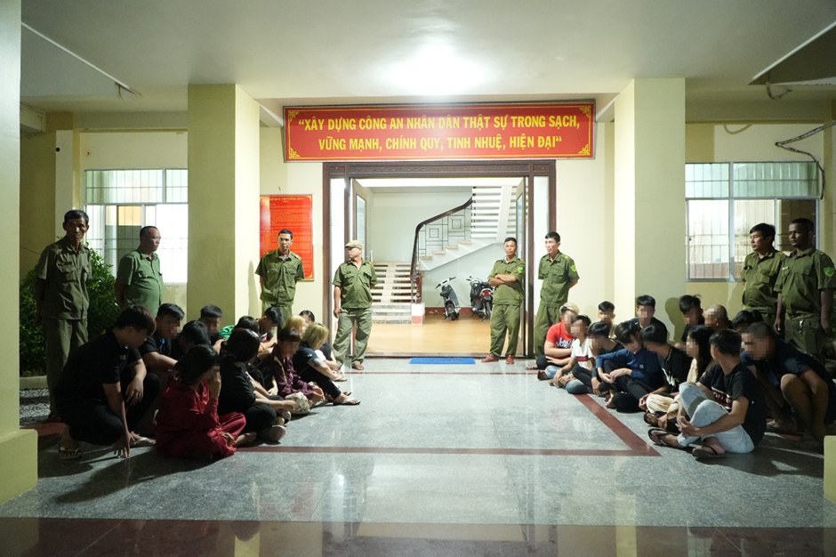 Các đối tượng tham gia vụ hỗn chiến sử dụng bom xăng và súng tự chế, gây náo loạn khu dân cư tại Công an phường Sóc Trăng