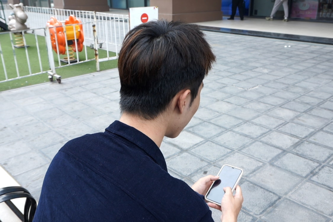 A slow reply message in love can also become a source of anxiety. Photo: Huyen Anh