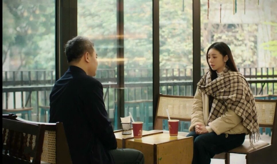 Bố Quân chủ động hẹn riêng Thương để nhắc khéo cô về chuyện tình cảm giữa cô và Quân. Ảnh: VFC