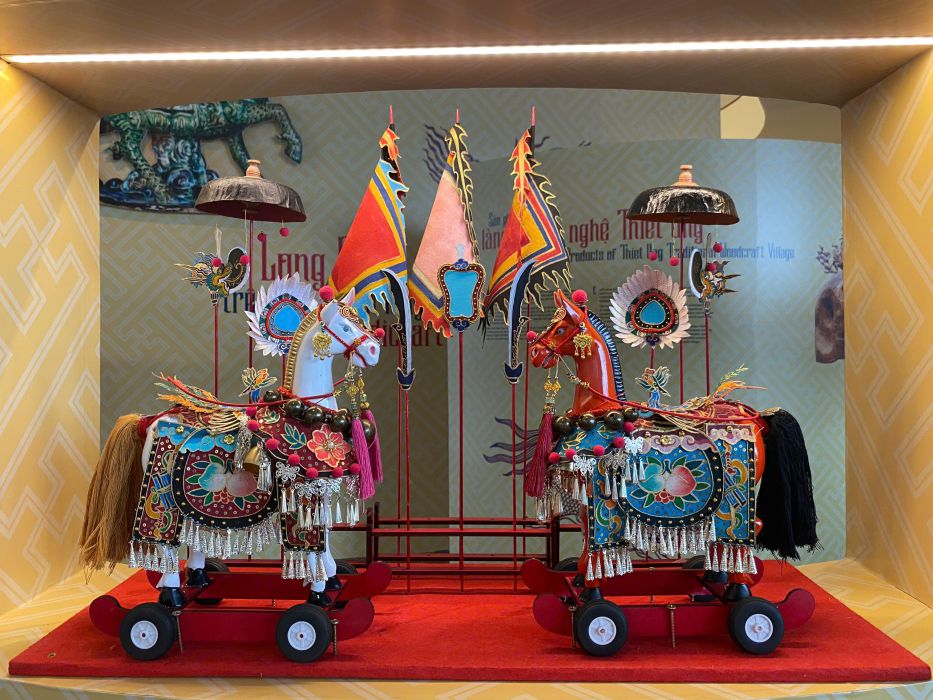 Đồ chơi ngựa kéo của dự án “Thong dong” được trưng bày tại Bảo tàng Hà Nội. Ảnh: Nhân vật cung cấp