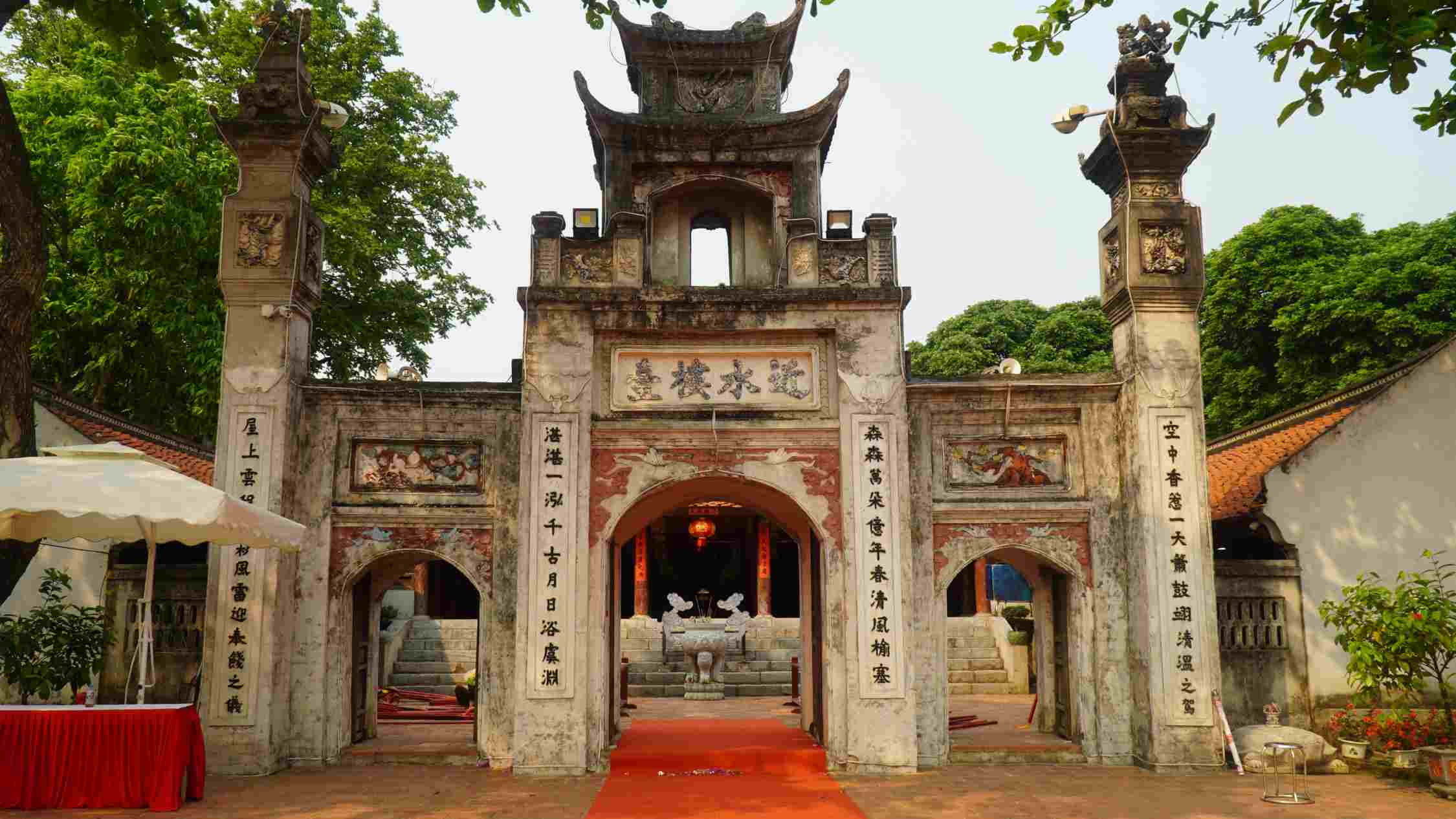 Mặt trước của đền Hạ (Đền Mẫu). Ảnh: Minh Vũ 