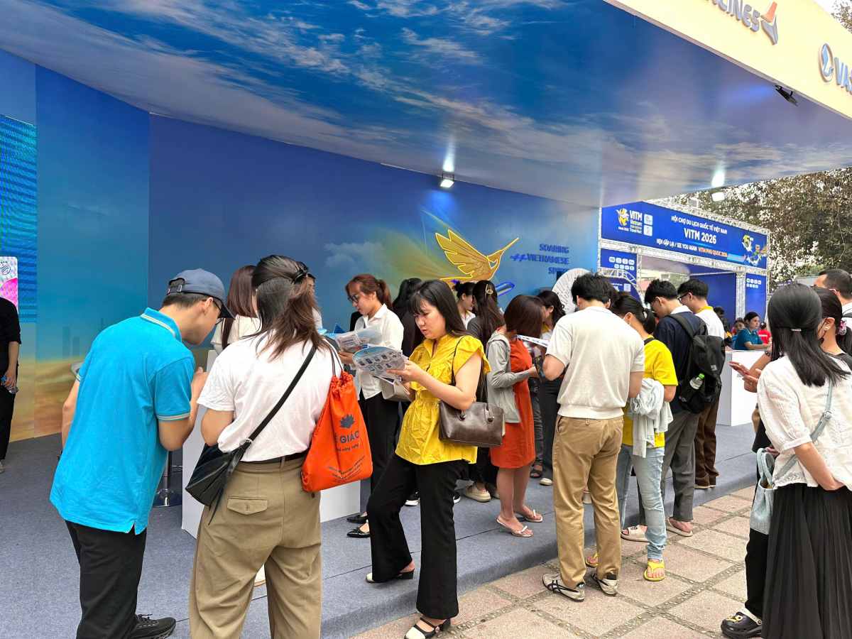 Bên cạnh đó, hội chợ có các gian hàng quốc tế như Hàn Quốc, Malaysia, Đài Loan... cũng đem đến nhiều chương trình trải nghiệm văn hóa, tìm hiểu điểm đến thú vị.