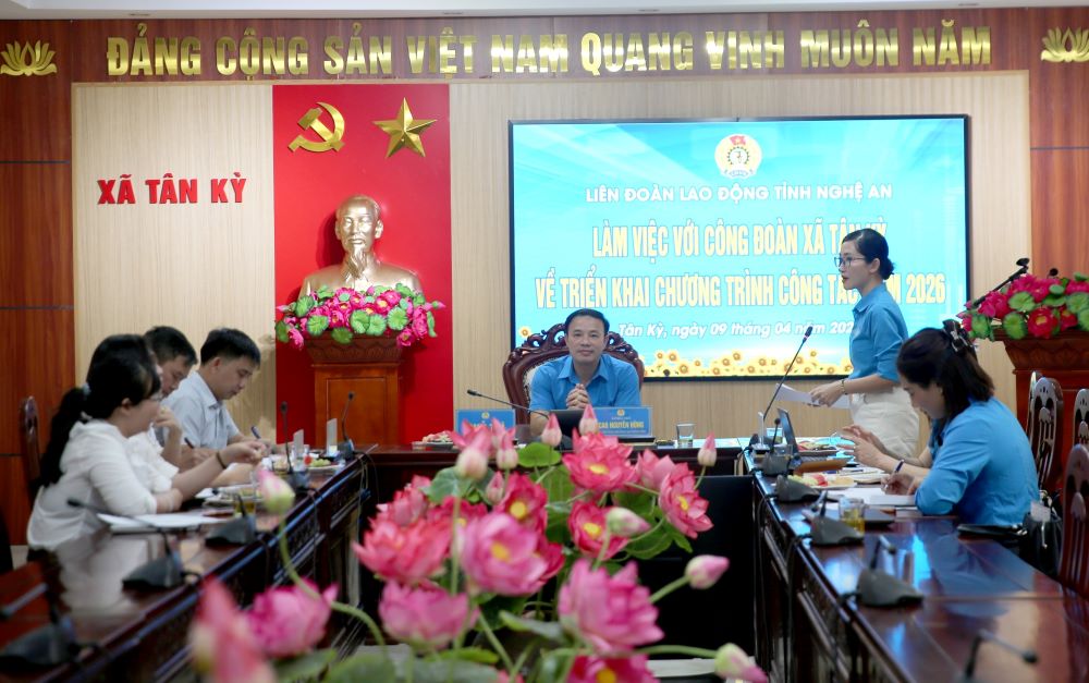 The Provincial Labor Federation strengthens inspection and grasps the situation of the Trade Union activities of Tan Ky commune. Photo: Nghe An Trade Union