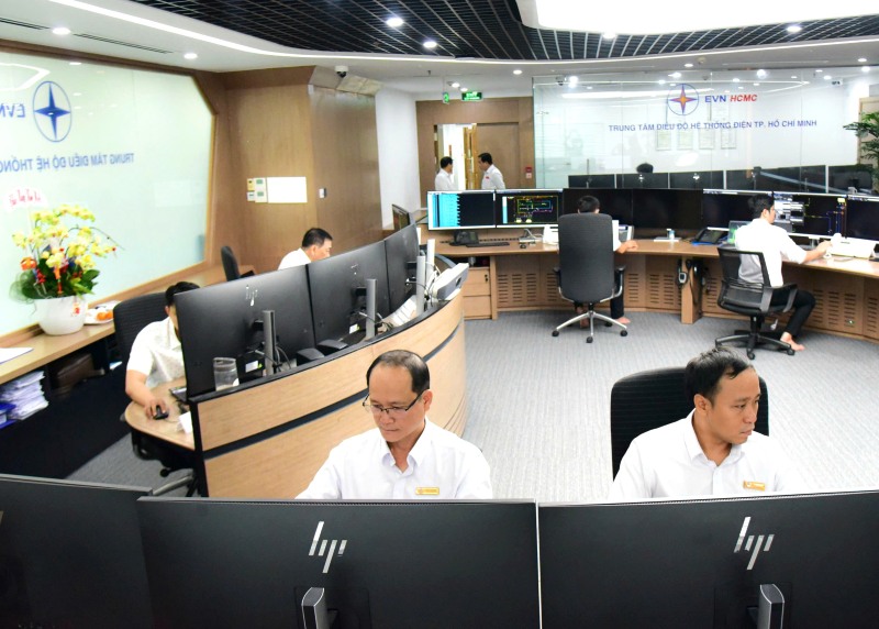 EVNHCMC đẩy mạnh biện pháp bảo đảm cung cấp điện trong mùa khô. Ảnh: EVNHCMC cung cấp