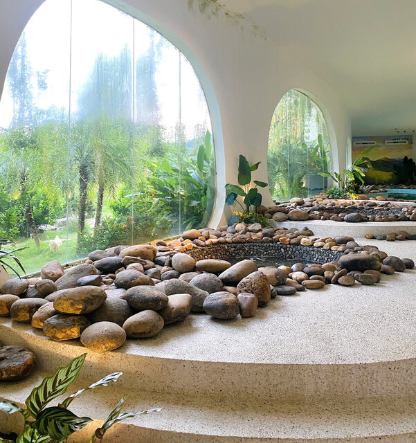 Bể sục nóng onsen tại homestay giúp cặp đôi thư giãn. Ảnh: Khánh Linh