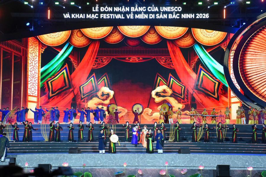 Art program at the event Bac Ninh province receives UNESCO certificate and opens the Festival "Returning to Bac Ninh Heritage - 2026". Photo: Hong Ha