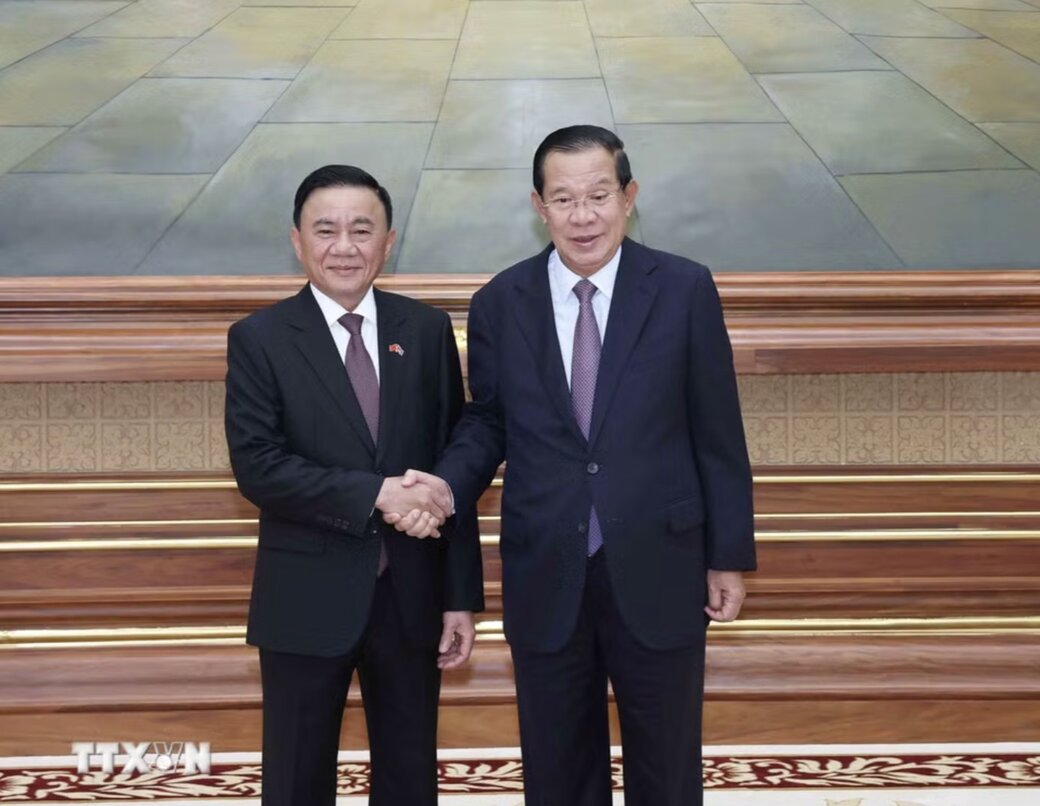 Politburo Member, Standing Secretary of the Secretariat of the Central Committee of the Communist Party of Vietnam Tran Cam Tu meets with Acting Head of State, Chairman of the Cambodian People's Party (CPP), Chairman of the Senate of the Kingdom of Cambodia Hun Sen. Photo: VNA