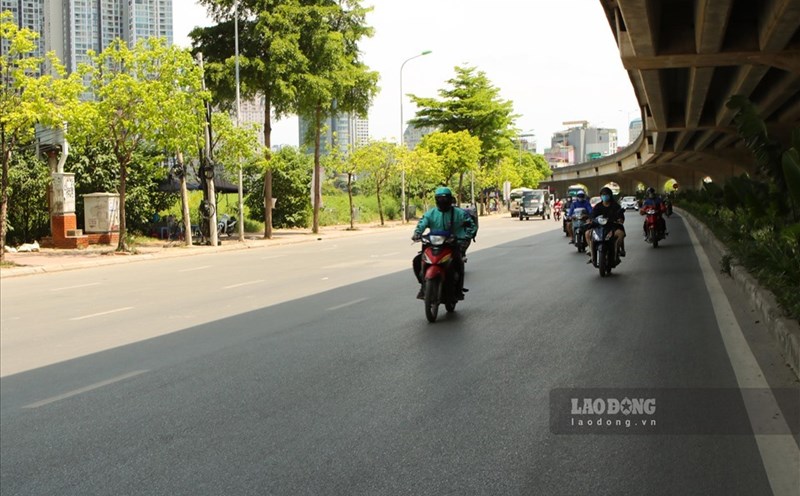 Today, April 10, Hanoi is hot with the highest temperature around 34 - 36 degrees C. Photo: To The