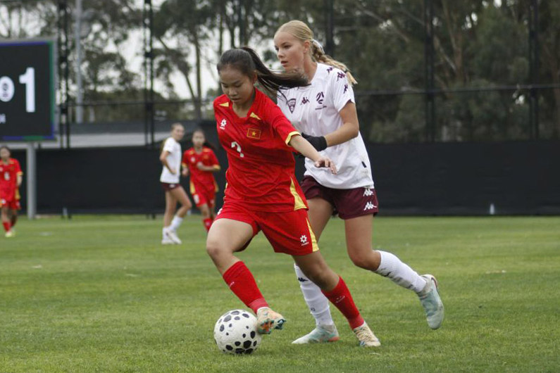 Vietnam U15 women's team draws against Queensland Maroon in international friendly match. Photo: VFF