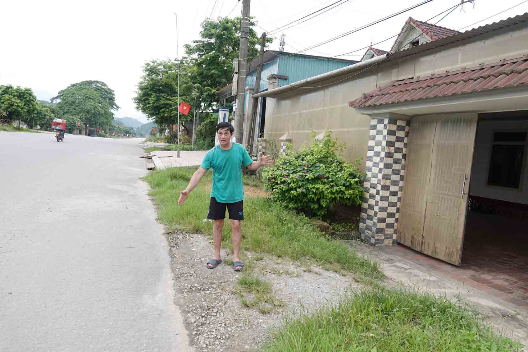 Compensation for the construction of renovation and upgrade of National Highway 8A causing cracks in people's houses in Som Kim 1 commune has not yet been completed. Photo: Tran Tuan