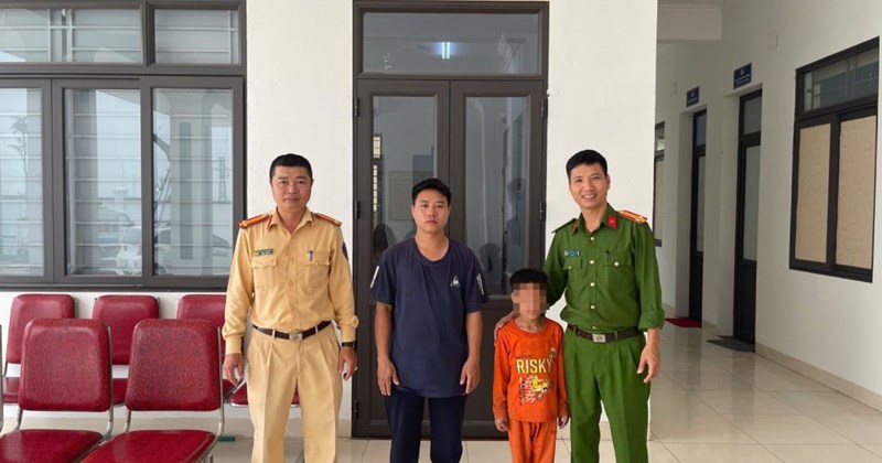 Công an Hưng Yên giúp trẻ lang thang về với gia đình