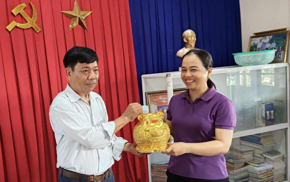 The grassroots trade union of Ngoc Anh Construction Materials Co., Ltd. (Thu Bon commune) is the second unit in Da Nang to respond to the "Trade Union Pig" model. Photo: Nam Phuoc Trade Union
