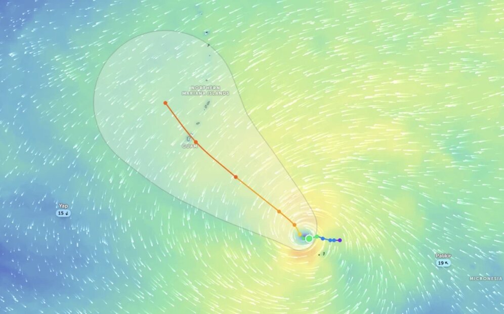 Sinlaku được dự báo mạnh lên thành bão cấp 3 hoặc cấp 4. Ảnh: Zoom Earth