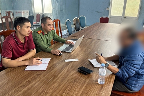 Ông B.H.H tại cơ quan Công an. Ảnh: Công an Hải Phòng