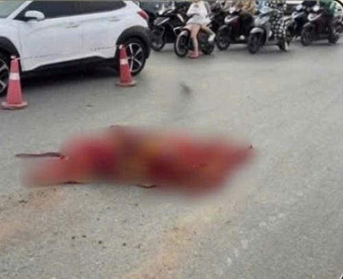 Scene of the collision of an excavator with a pedestrian. Photo: Hai Phong Traffic Safety Board