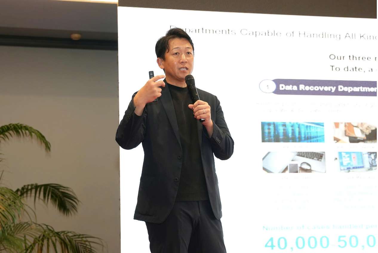 Ông Kumagai đại diện Công ty DDS nhấn mạnh tầm quan trọng của lớp bảo vệ dữ liệu đầu ra. Ảnh: FSI DDS