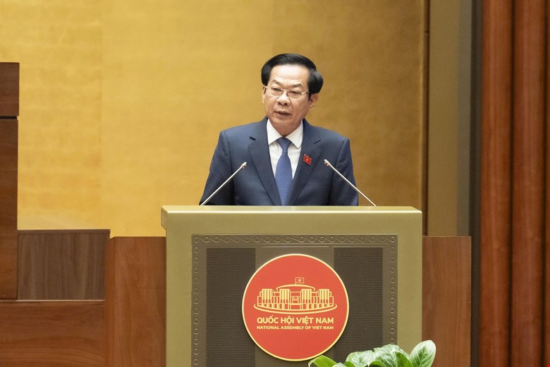 内務大臣は、共通の利益のために実質的な効果をもたらした模範的な功績を持つ個人および団体を表彰することに焦点を当てる必要があるという見解を示しました。写真:Quochoi. vn