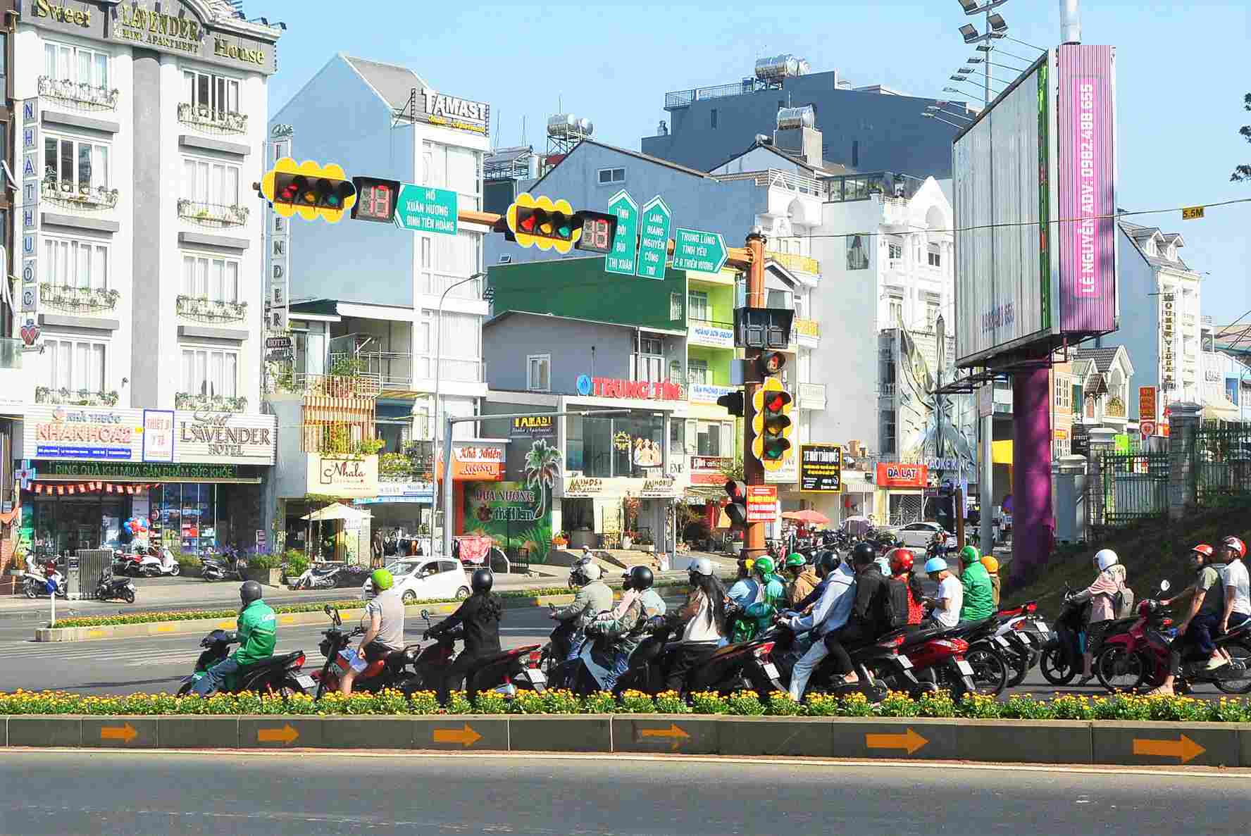 Hệ thống ITS giúp dòng xe được phân luồng linh hoạt hơn, giảm thiểu tình trạng ù tắc. Ảnh: Phúc Khánh 