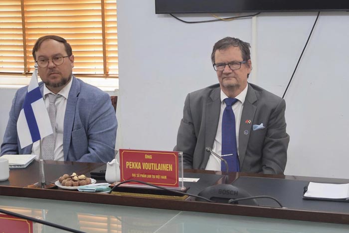Ông Pekka Voutilainen, Đại sứ Đặc mệnh toàn quyền nước Cộng hòa Phần Lan tại Việt Nam làm việc với lãnh đạo UBND tỉnh Điện Biên.