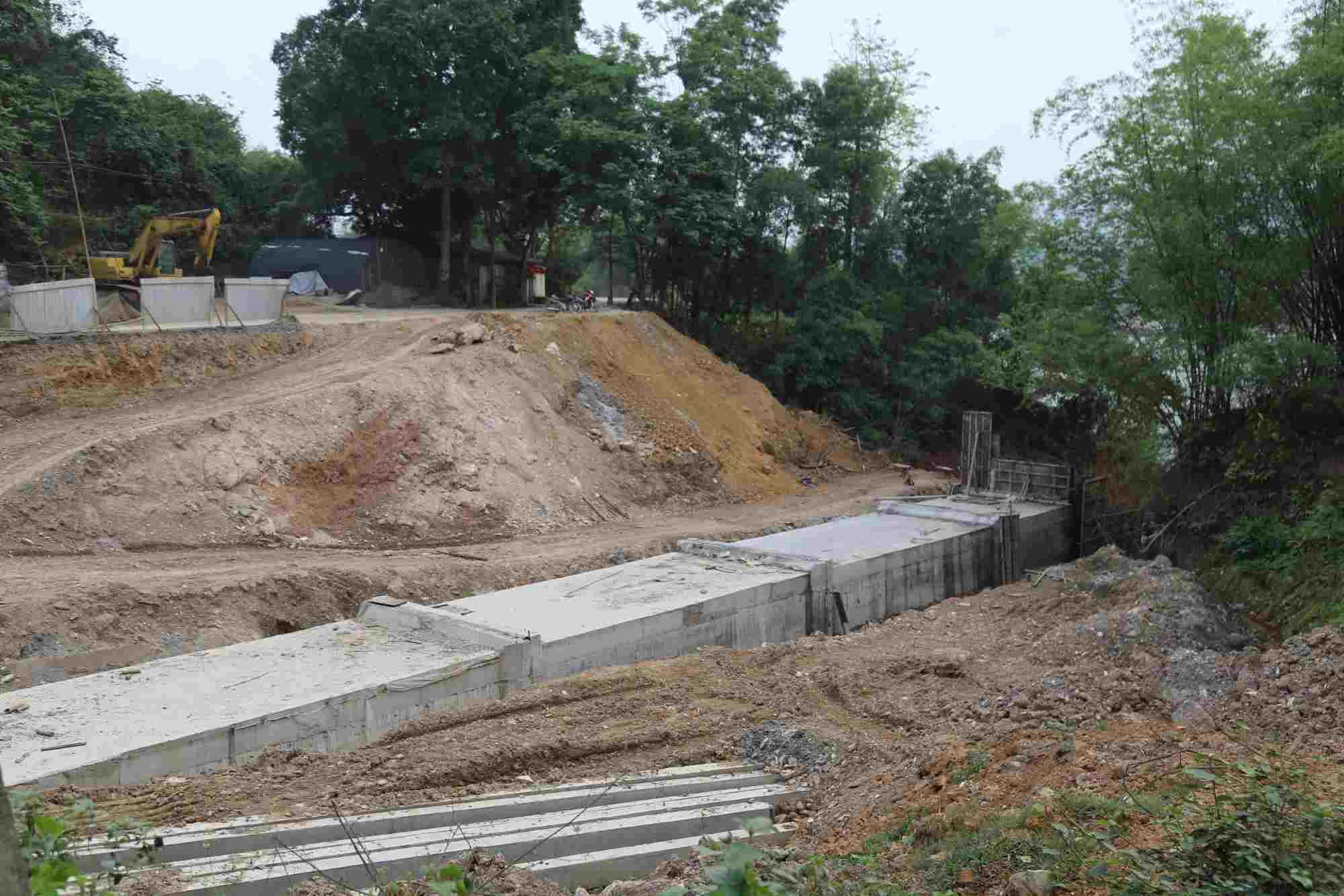 Some construction sites are still unfinished. Photo: Minh Nguyen