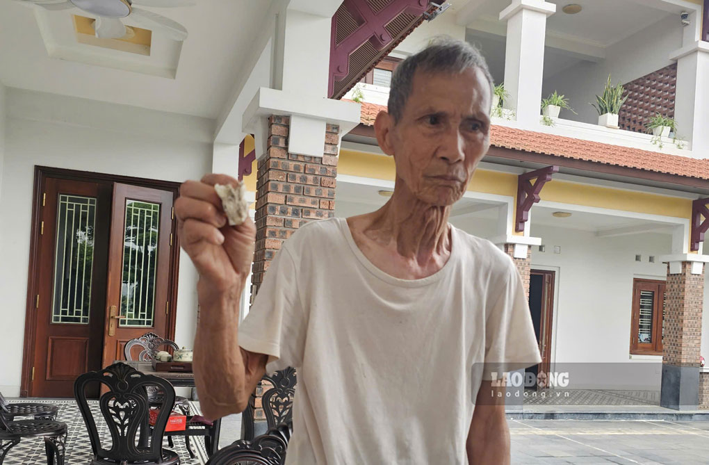 Ông Chiểu bức xúc trước tình trạng bụi từ nhà máy sản xuất viên gỗ