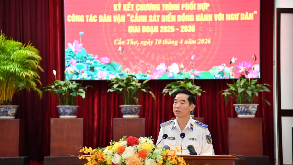 Trung tướng Bùi Quốc Oai - Chính ủy Cảnh sát biển Việt Nam phát biểu tại Hội nghị. Ảnh: Đức Thái